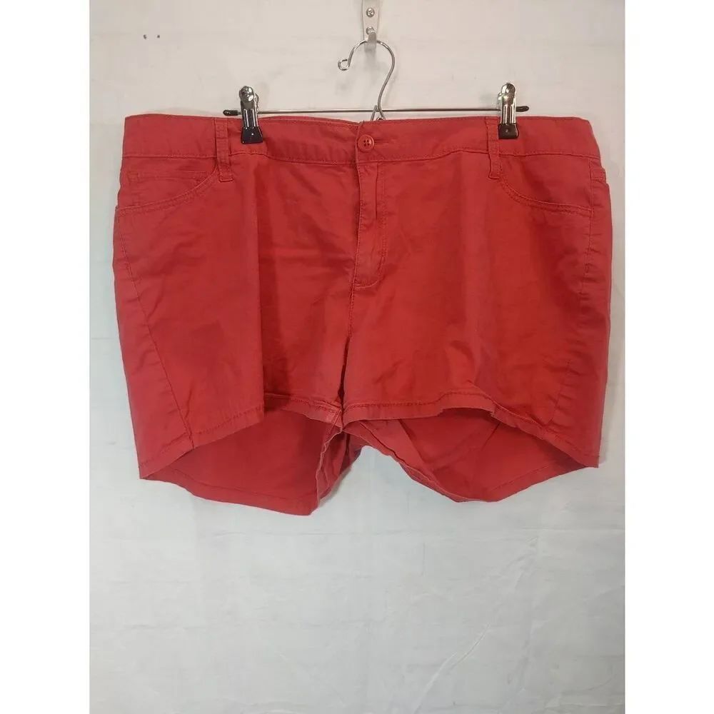City Streets Women's Size 18 PETITE Red Shorts
